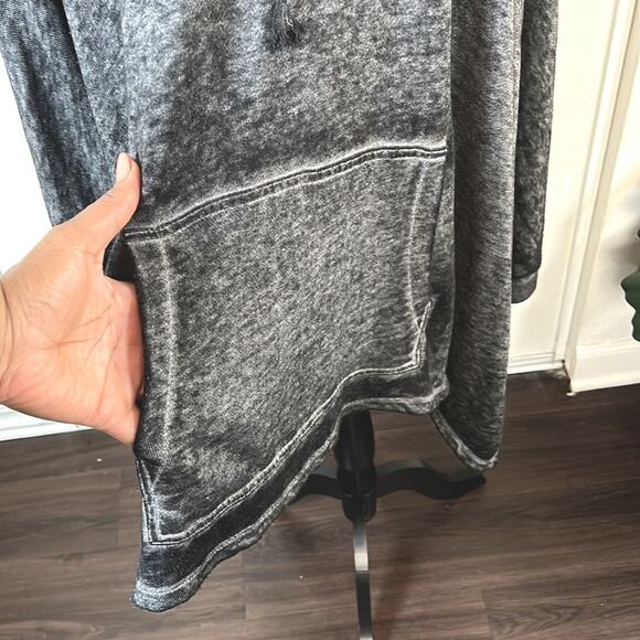 Wild Pearl Cozy Gray Hooded Poncho size Medium - Picture 6 of 9